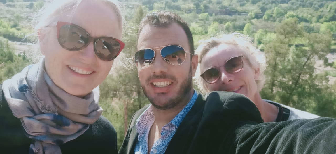 carousel toubkal guide with tourist